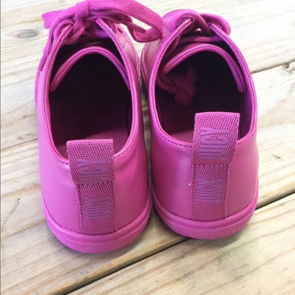 New Juicy Couture Jody Bright Pink Sneakers - Picture 3 of 5